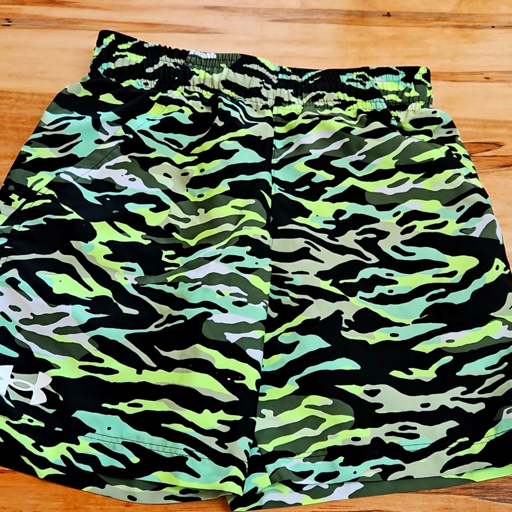 Under Armour Boys Shorts Size XS Neon Camo Green Black